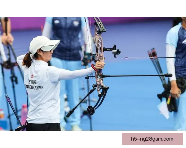 女子公开级复合弓资格赛 诺莎希达闯1／16淘汰赛